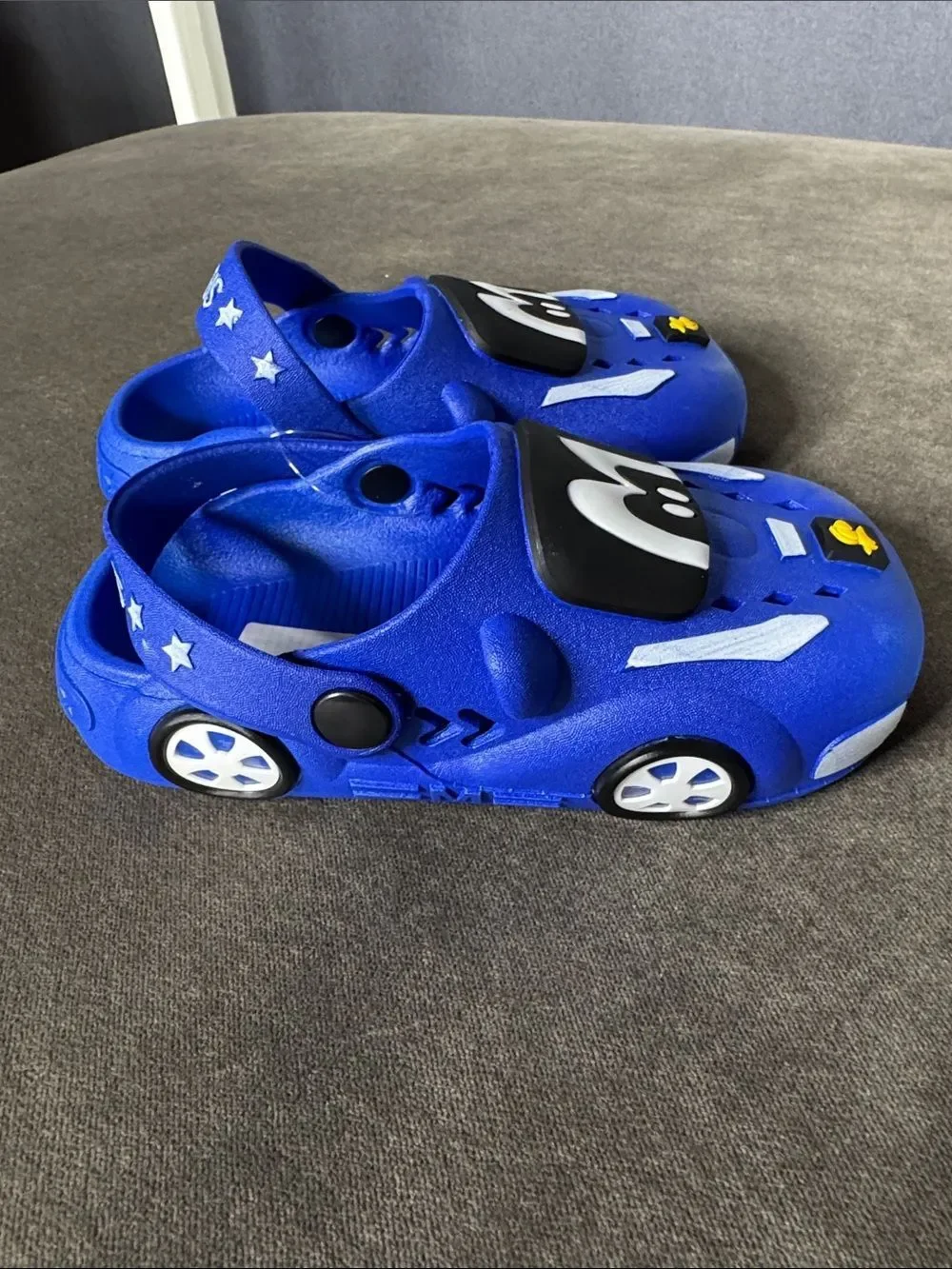 Kids Blue Car Character Slip-On Clogs EU 27-28  U.S. 10-11 NEW